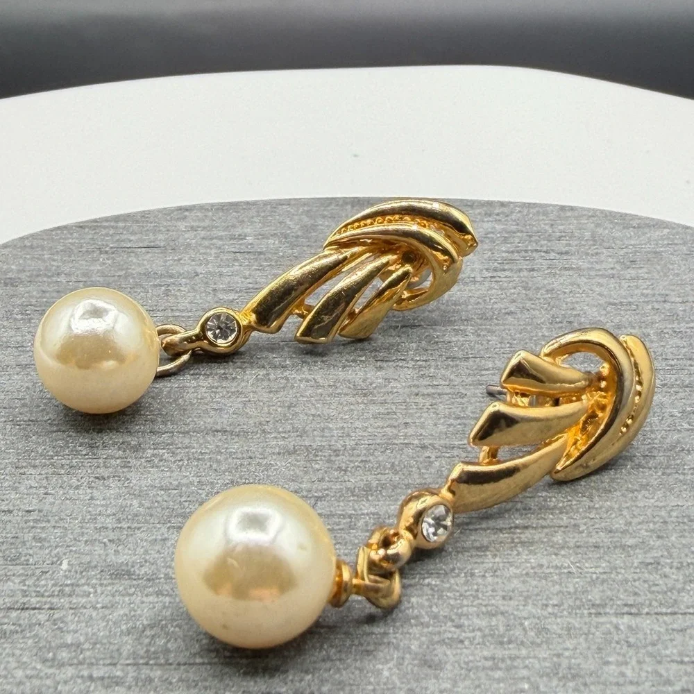 Gold Tone Faux Pearl Rhinestone Dangle Drop Pierced Earrings Elegant Statement